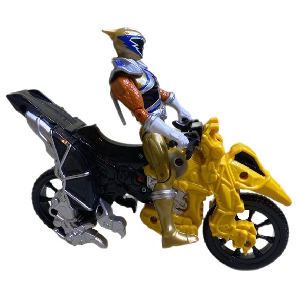 Power Ranger Gold Ranger Figure and Motorcycle - Picture 2 of 12